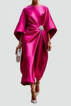ELISA | Vestido Elegante Satinado con Drapeado y Broche Joya