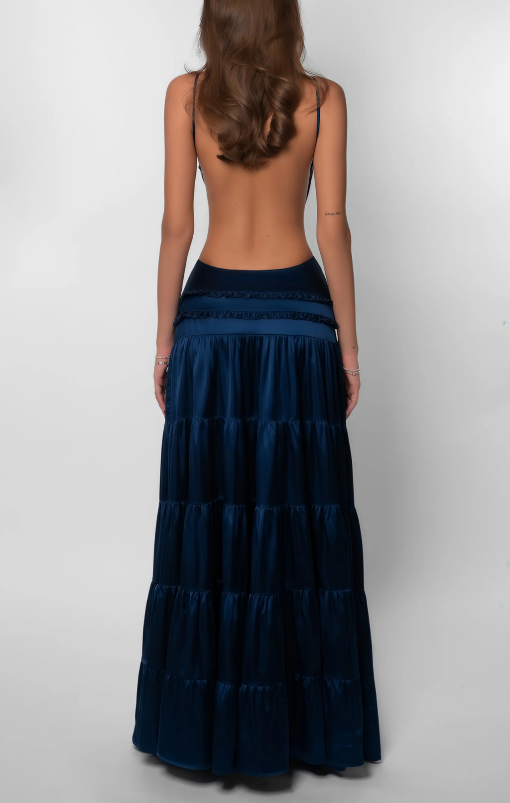 Mirabella | Vestido largo azul con espalda abierta y capas