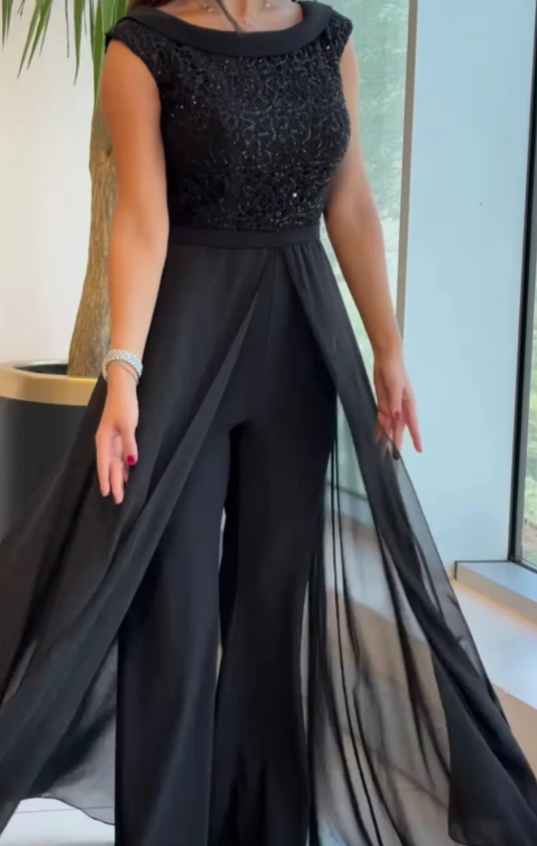 Luna | Elegante mono sin mangas