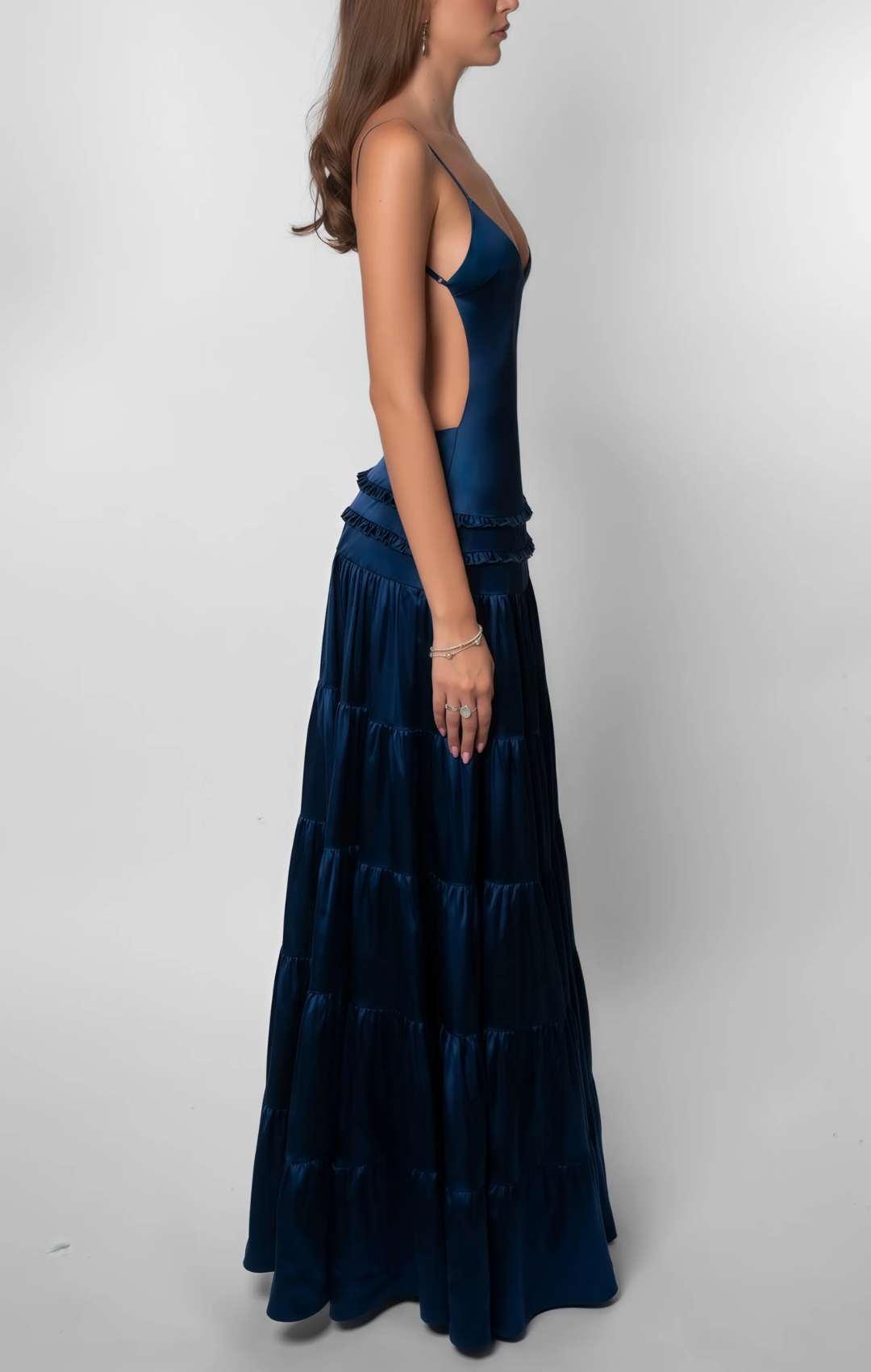 Mirabella | Vestido largo azul con espalda abierta y capas