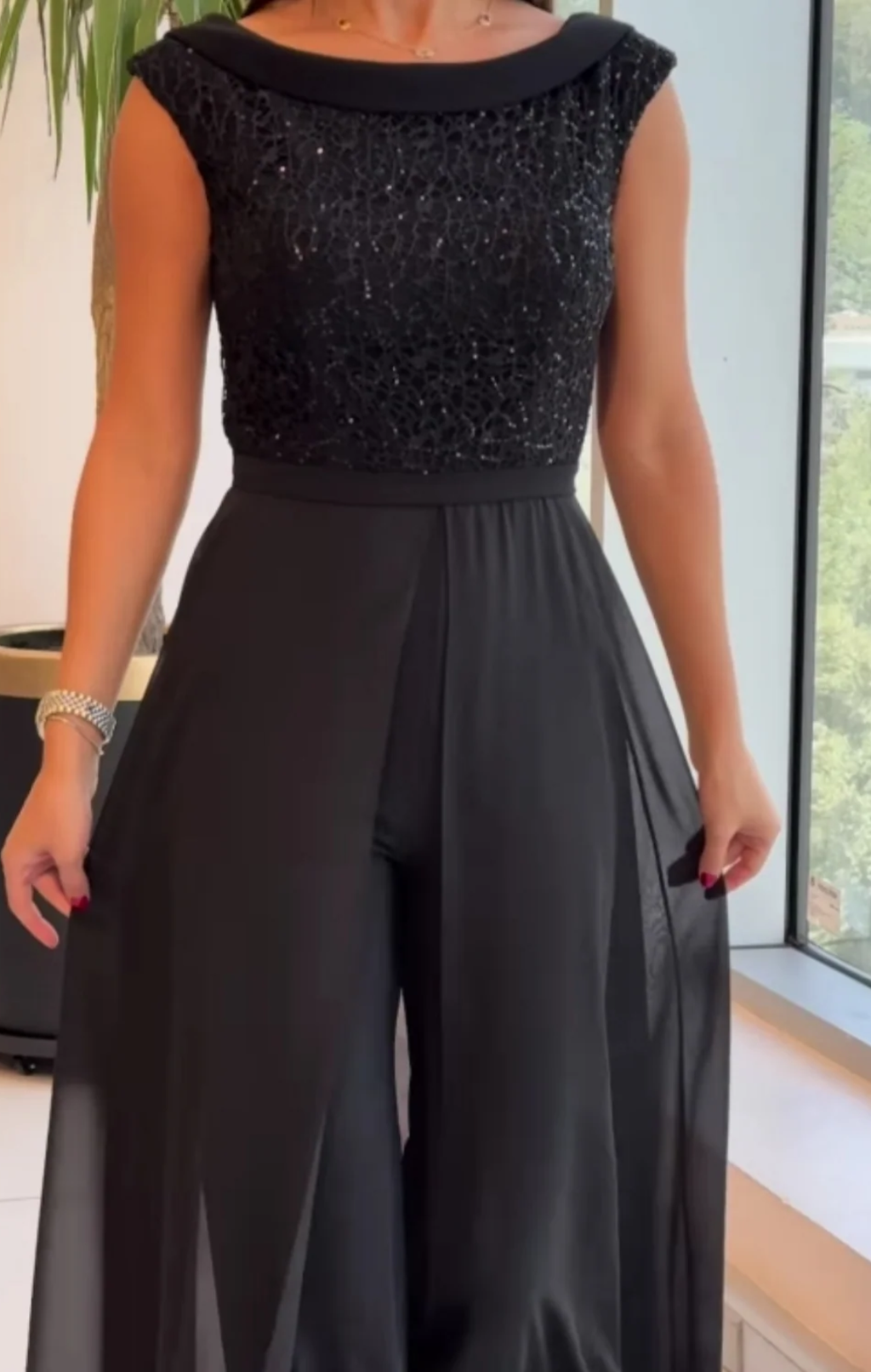 Luna | Elegante mono sin mangas