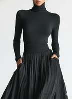 Lucía | Conjunto de falda plisada y camiseta ajustada de manga larga