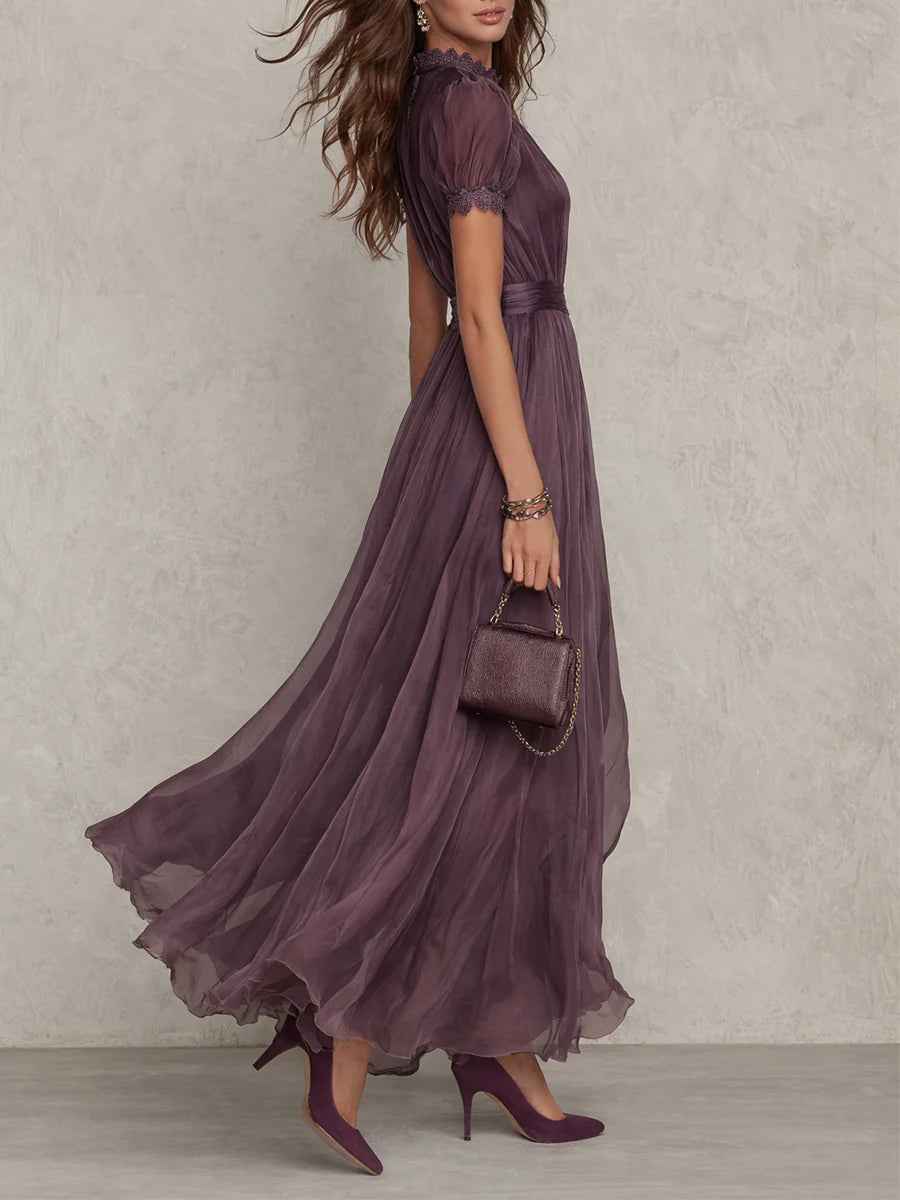 Flavia | Vestido largo violeta con escote en forma de llave, borde de encaje de chiffon