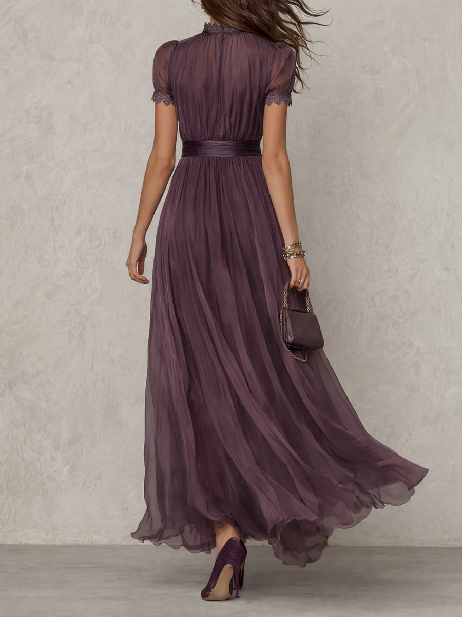 Flavia | Vestido largo violeta con escote en forma de llave, borde de encaje de chiffon