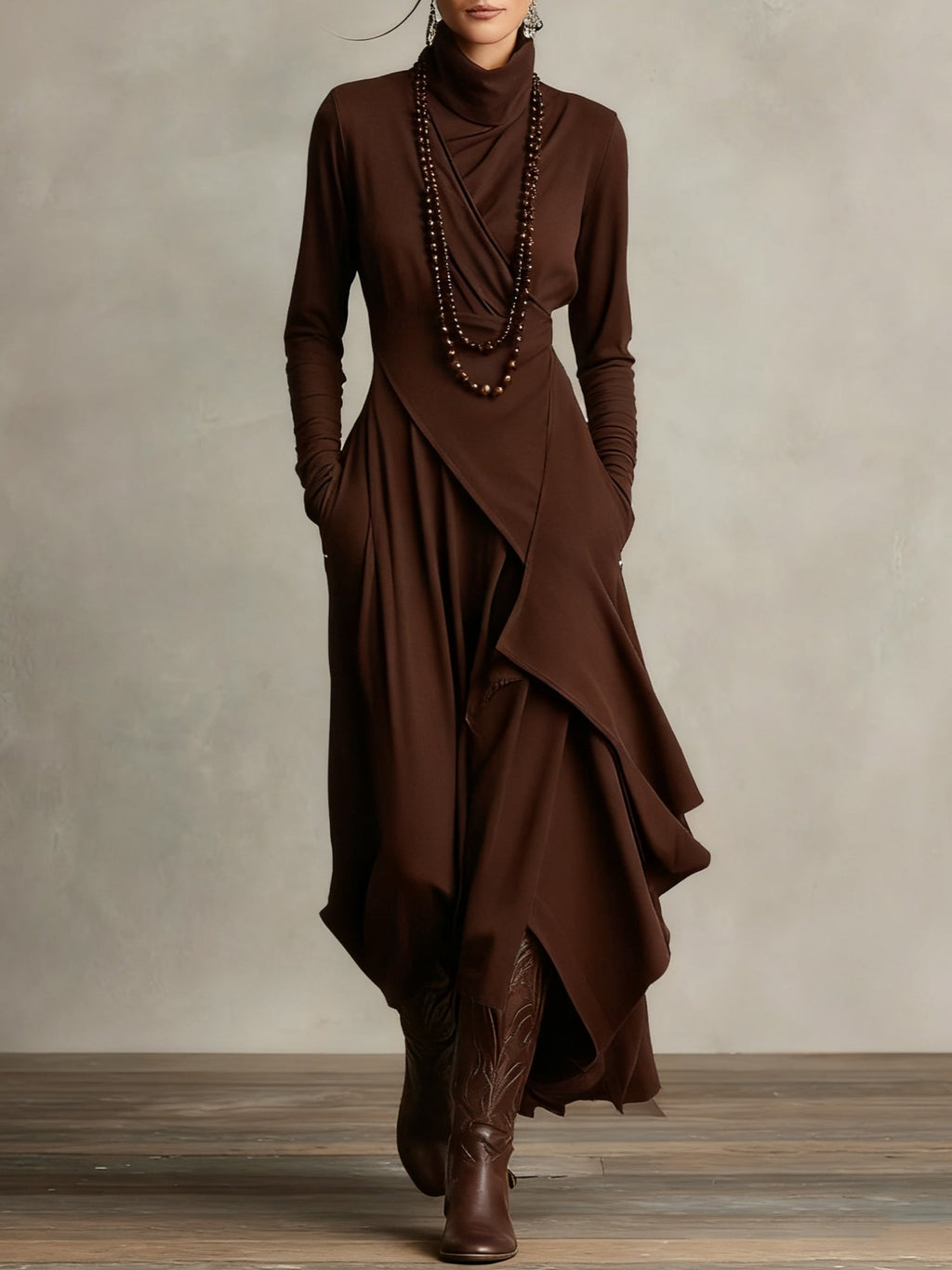 Sandra | Vestido maxi plisado asimétrico de cuello alto