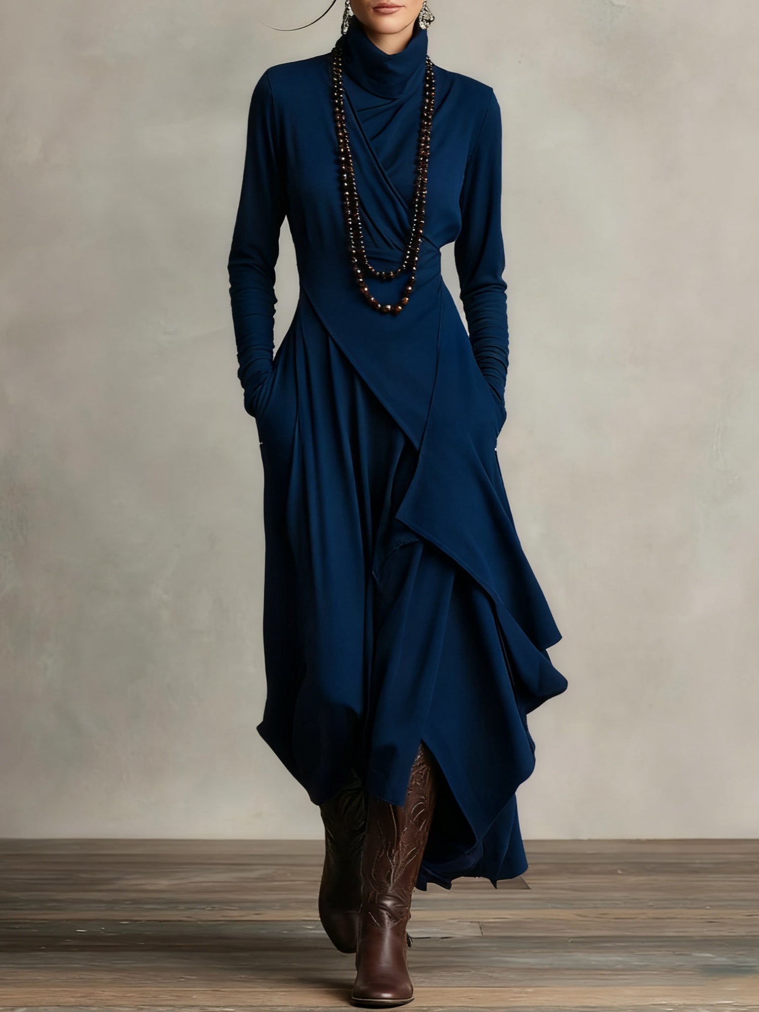 Sandra | Vestido maxi plisado asimétrico de cuello alto